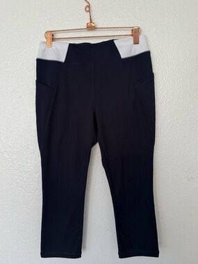 Talbots women’s   Capri leggings blue and  White  UPF 50+ Size SP